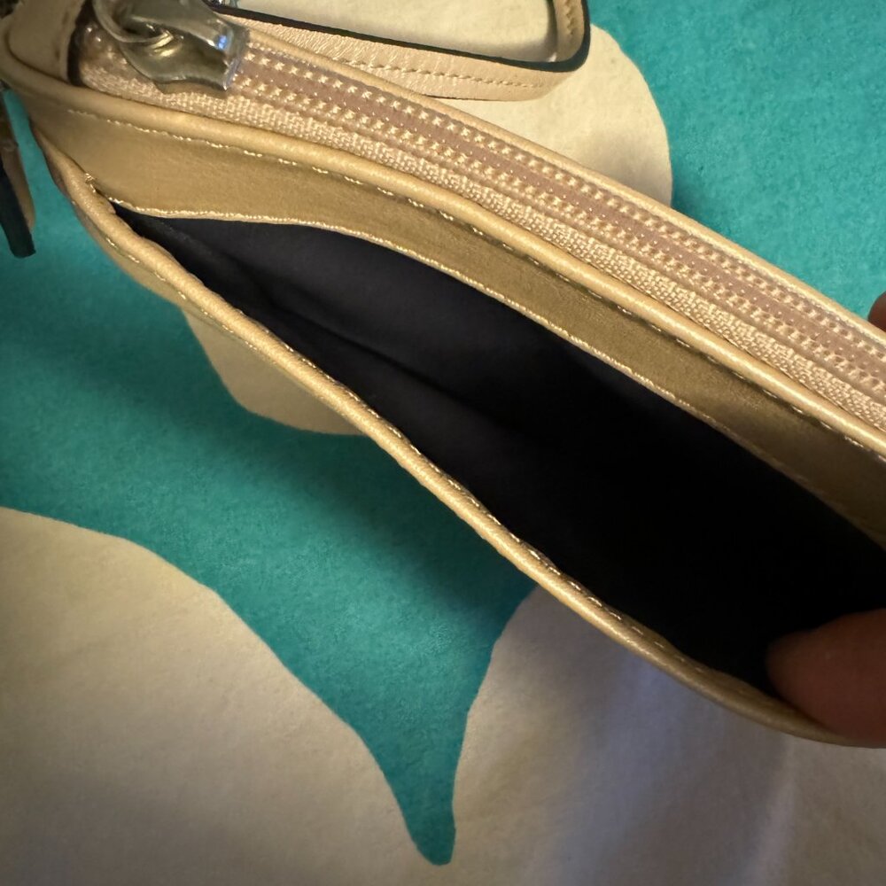 EUC Coach Leather Wristlet Pearl Cream Color - Picture 4 of 5